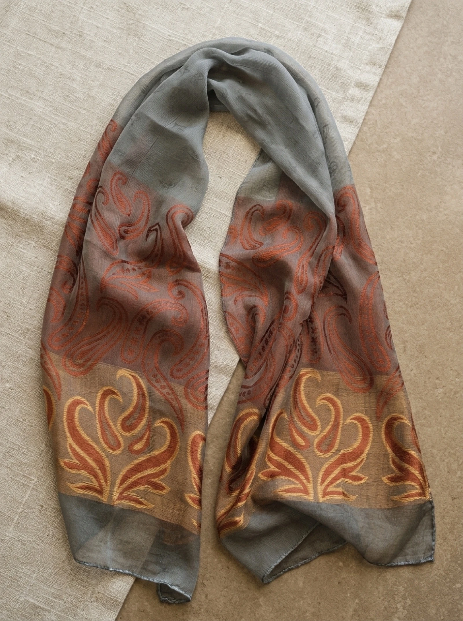 Étole foulard gris rouille doré motifs cachemire